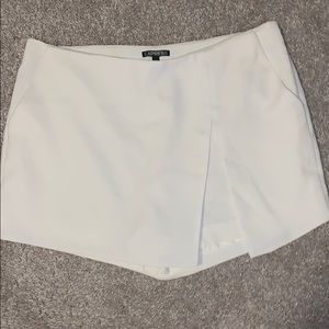 EXPRESS white mini skort
